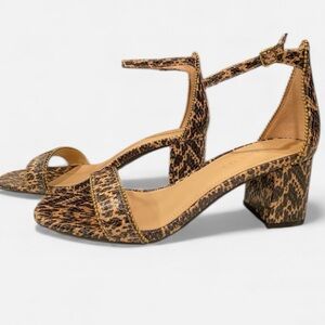 NIB COACH MADDIE BCHAIN PRN ANINAL PRINT SANDAL SIZE 7